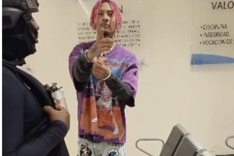 Policía Nacional detiene al artista urbano “Kiko El Crazy” por alteración del orden público en Los Mina