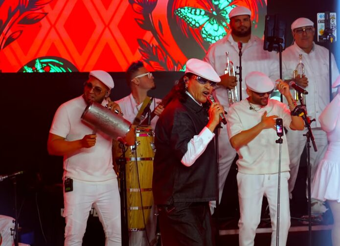 ¡Suavemente! Elvis Crespo llega a La Casa de Alofoke 2